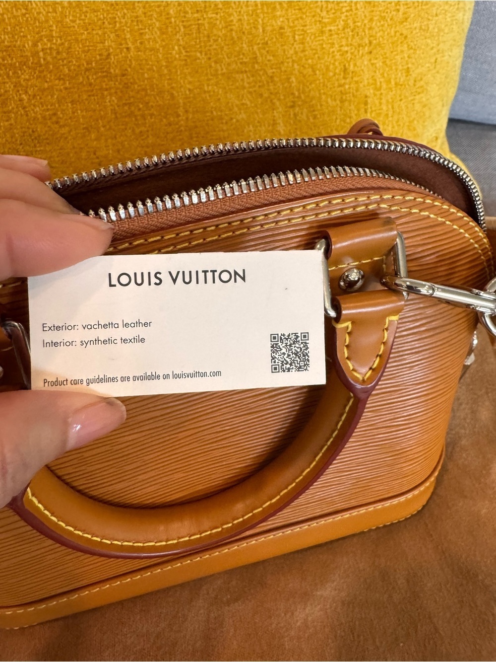 Louis Vuitton Epi Jacquard Alma BB limited edition color in Honey Gold. - Picture 9 of 11